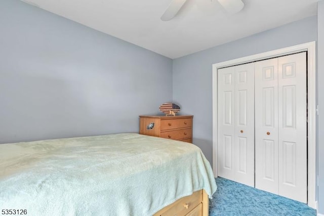 bedroom featuring carpet floors, ceiling fan, and a closet