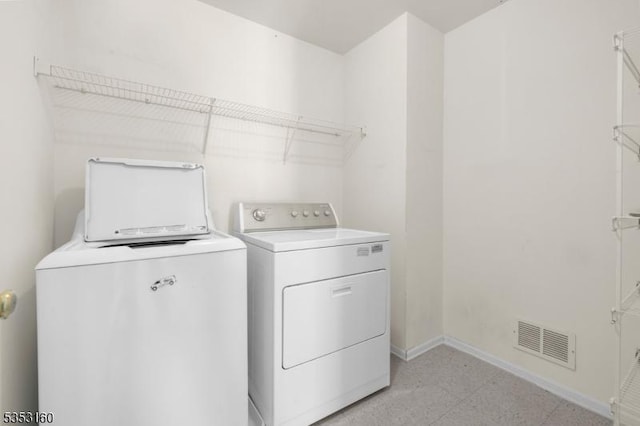 laundry area with independent washer and dryer, laundry area, visible vents, and baseboards