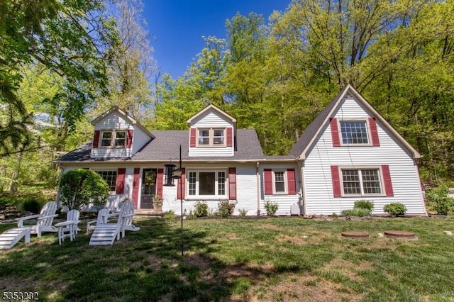 2252 Daniel Bray Hwy, Kingwood Twp, NJ 08559 - new england style home featuring roof with shingles and a front yard