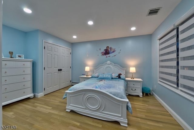 bedroom with recessed lighting, visible vents, baseboards, and light wood-style floors