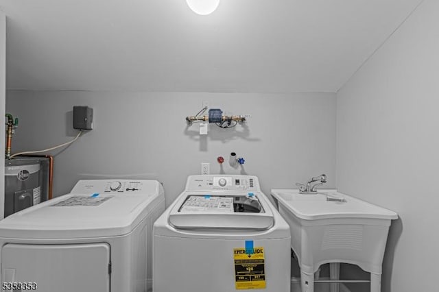 washroom featuring washer and clothes dryer