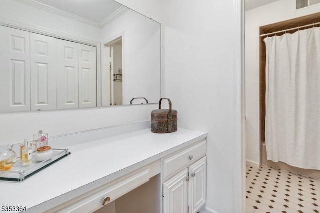 full bath featuring crown molding, visible vents, shower / tub combo with curtain, and vanity