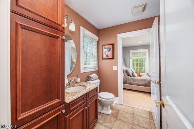 14 Jenny Ln, Vernon Twp, NJ 07461 - ensuite bathroom with ensuite bath, vanity, toilet, baseboards, and visible vents