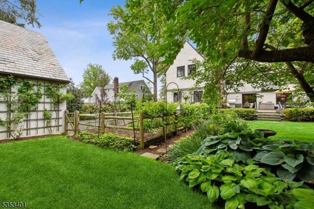 view of yard with a garden