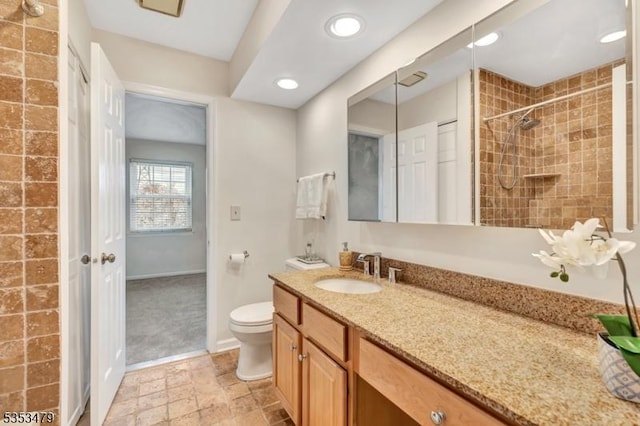 full bath with recessed lighting, a tile shower, toilet, vanity, and baseboards