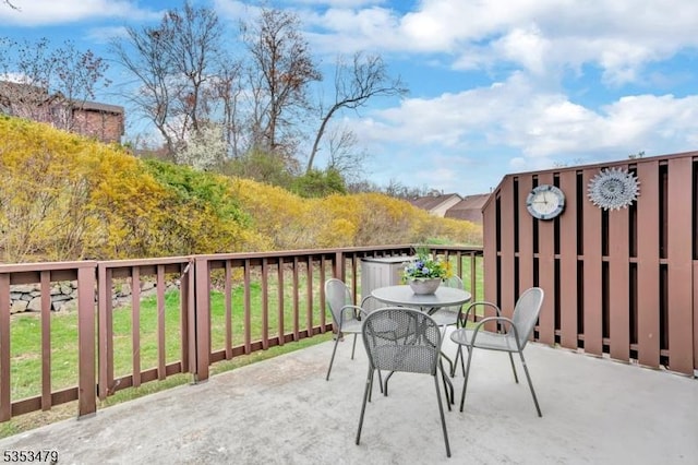 balcony with outdoor dining space