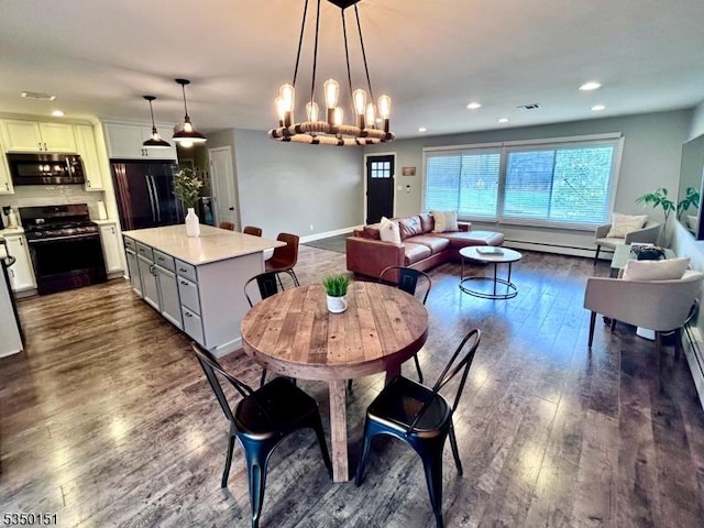 dining room with recessed lighting, dark wood-style flooring, a notable chandelier, visible vents, and baseboards