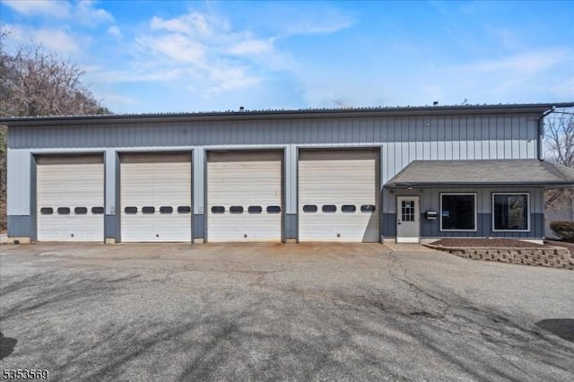 view of detached garage