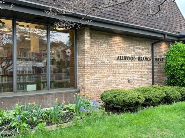 59 Lyall Rd, Clifton City, NJ 07012