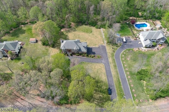 bird's eye view featuring a wooded view