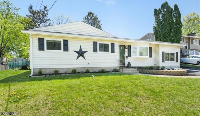 view of front of house featuring a front yard