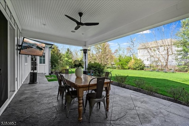 view of patio featuring ceiling fan and outdoor dining space