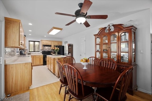 dining space with light wood-style flooring, ceiling fan, and recessed lighting