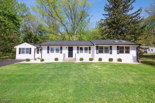 ranch-style home featuring a front yard