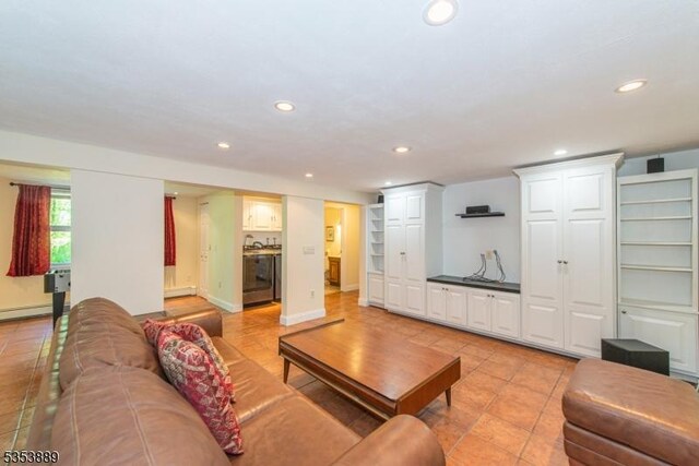 42 Hillcrest Dr, Bloomingdale Boro, NJ 07403