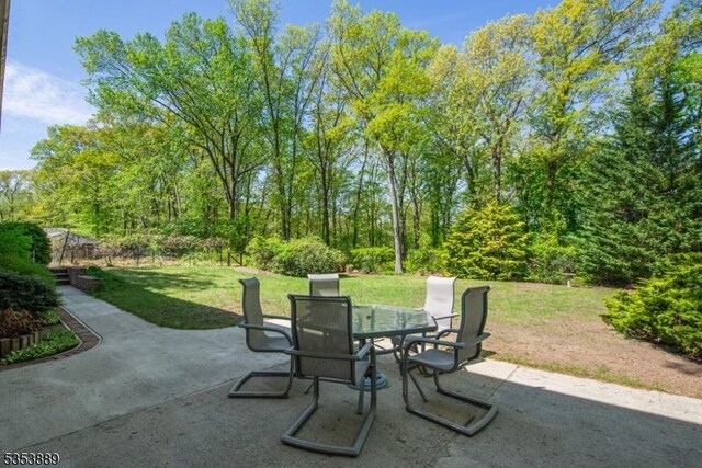 42 Hillcrest Dr, Bloomingdale Boro, NJ 07403
