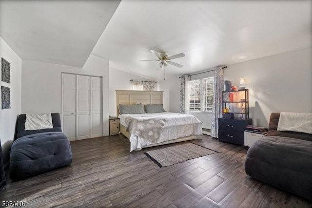 bedroom with dark wood-type flooring, ceiling fan, lofted ceiling, and a closet
