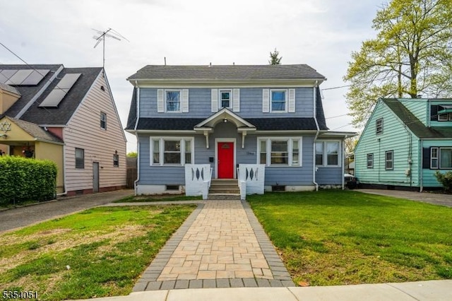 view of front of home featuring a front yard