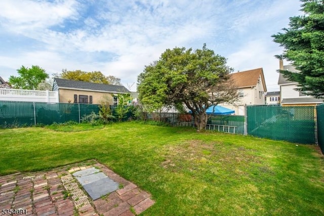 view of yard featuring a fenced backyard