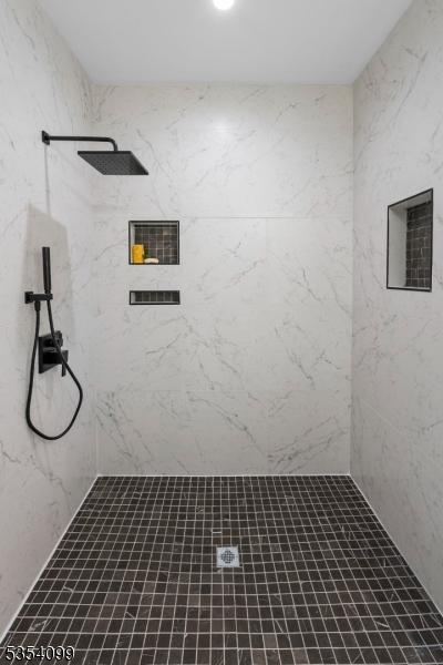 full bath featuring tiled shower