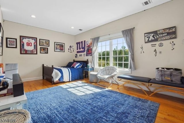 bedroom with visible vents, recessed lighting, baseboards, and wood finished floors