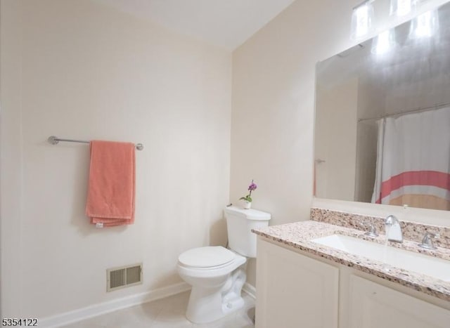 full bath with toilet, baseboards, visible vents, and vanity