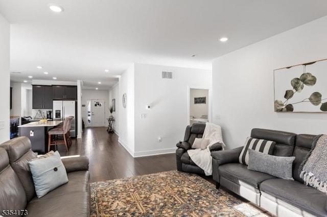 living area with dark wood-style flooring, baseboards, recessed lighting, and visible vents