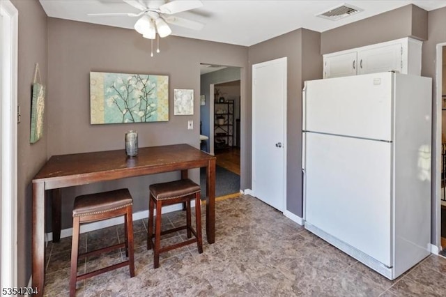 dining area featuring visible vents and ceiling fan