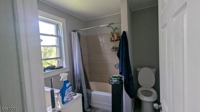 810-814 Leland Ave, Plainfield City, NJ 07062 - full bathroom featuring toilet and shower / bath combo with shower curtain