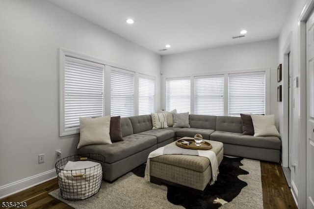 living area featuring baseboards, recessed lighting, wood finished floors, and visible vents