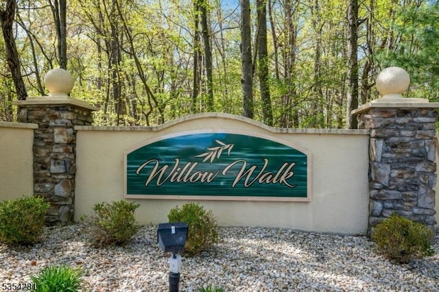 view of community / neighborhood sign