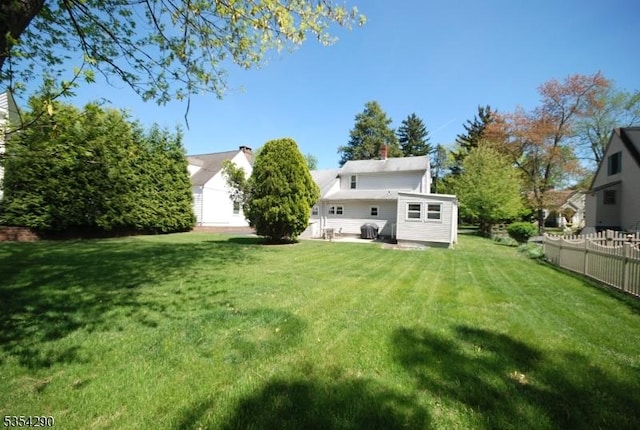 29 Olcott St, Franklin Twp, NJ 08873 - back of property with a lawn and fence