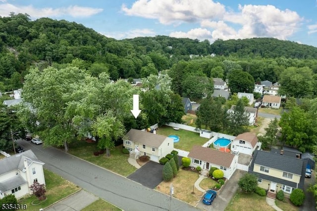 birds eye view of property featuring a residential view and a view of trees