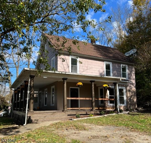 farmhouse featuring a porch