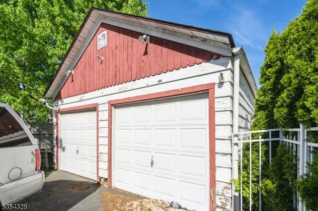 view of detached garage