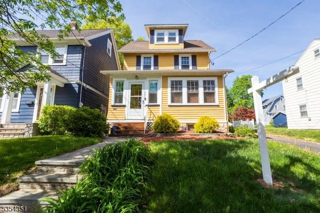 view of american foursquare style home