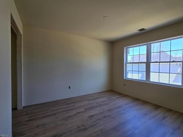 521 Parkwood Ct, Phillipsburg Town, NJ 08865 - empty room with wood finished floors