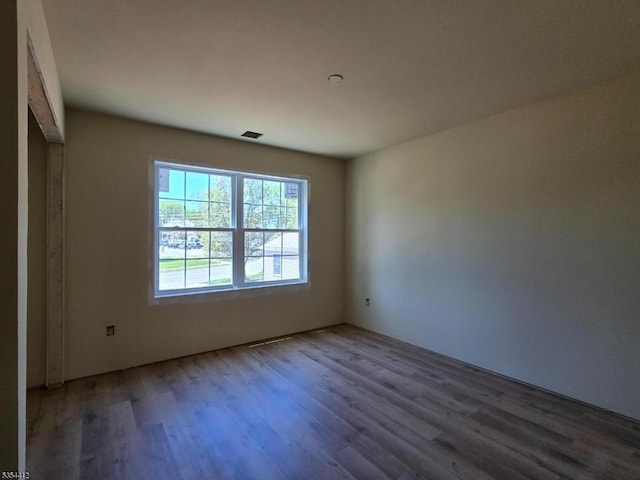 521 Parkwood Ct, Phillipsburg Town, NJ 08865 - empty room featuring wood finished floors