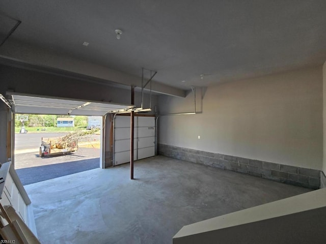 521 Parkwood Ct, Phillipsburg Town, NJ 08865 - view of garage