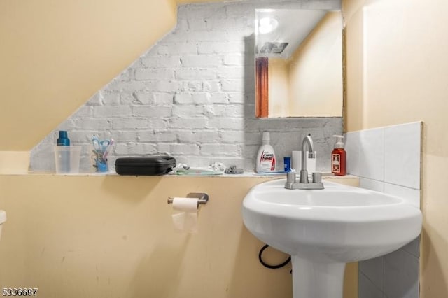 104 Riggs Pl, West Orange Twp, NJ 07052 - bathroom featuring tasteful backsplash