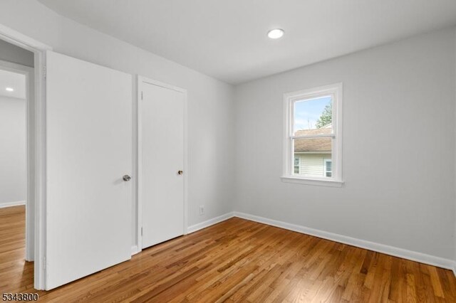 18 Lake Shore Dr, Parsippany-Troy Hills Twp, NJ 07034 - unfurnished bedroom featuring light wood-style floors, baseboards, a closet, and recessed lighting