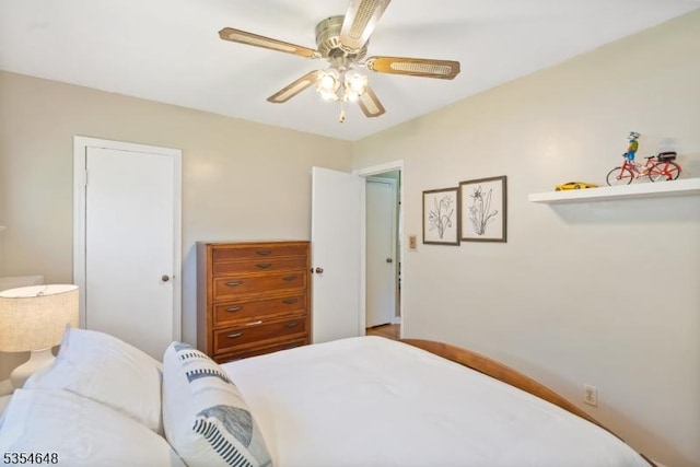 bedroom with ceiling fan