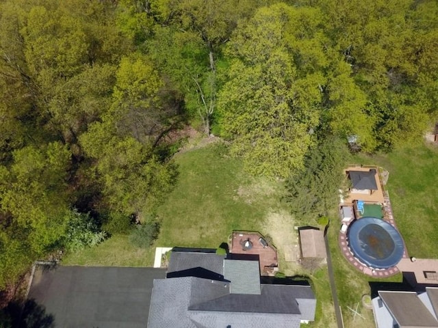 birds eye view of property featuring a wooded view