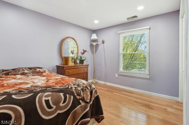 bedroom featuring recessed lighting, baseboards, visible vents, and light wood finished floors