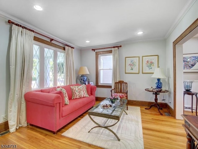 living area with crown molding, baseboards, light wood-style floors, and recessed lighting