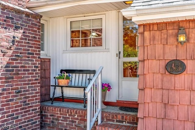 doorway to property with covered porch