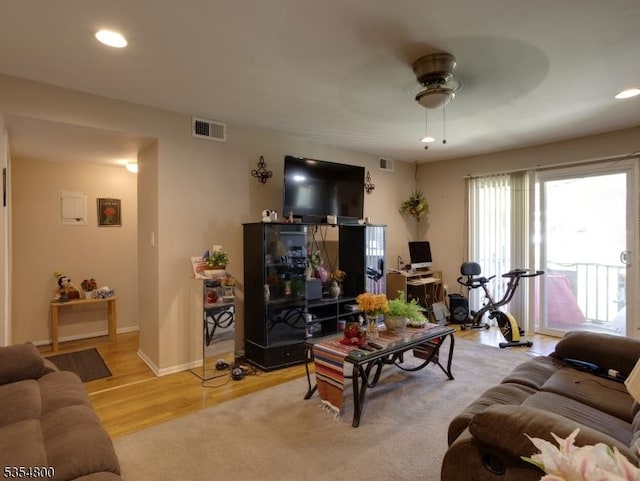 living room with visible vents, recessed lighting, light wood finished floors, a ceiling fan, and baseboards