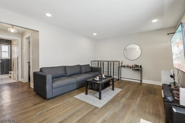 living room with recessed lighting, baseboards, and wood finished floors