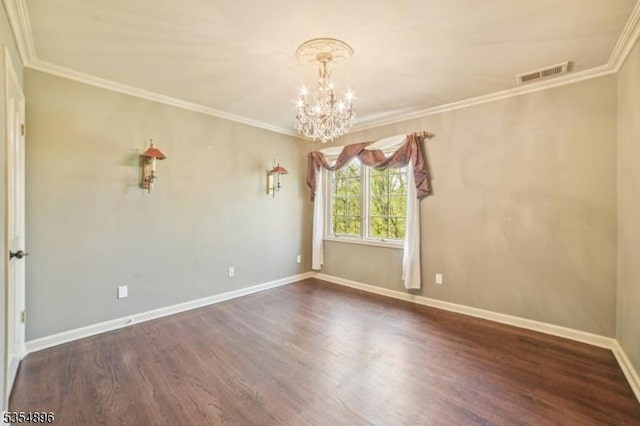 empty room featuring crown molding, an inviting chandelier, baseboards, wood finished floors, and visible vents
