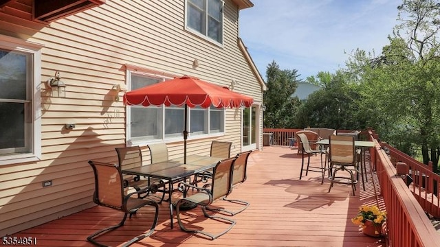 deck with outdoor dining area